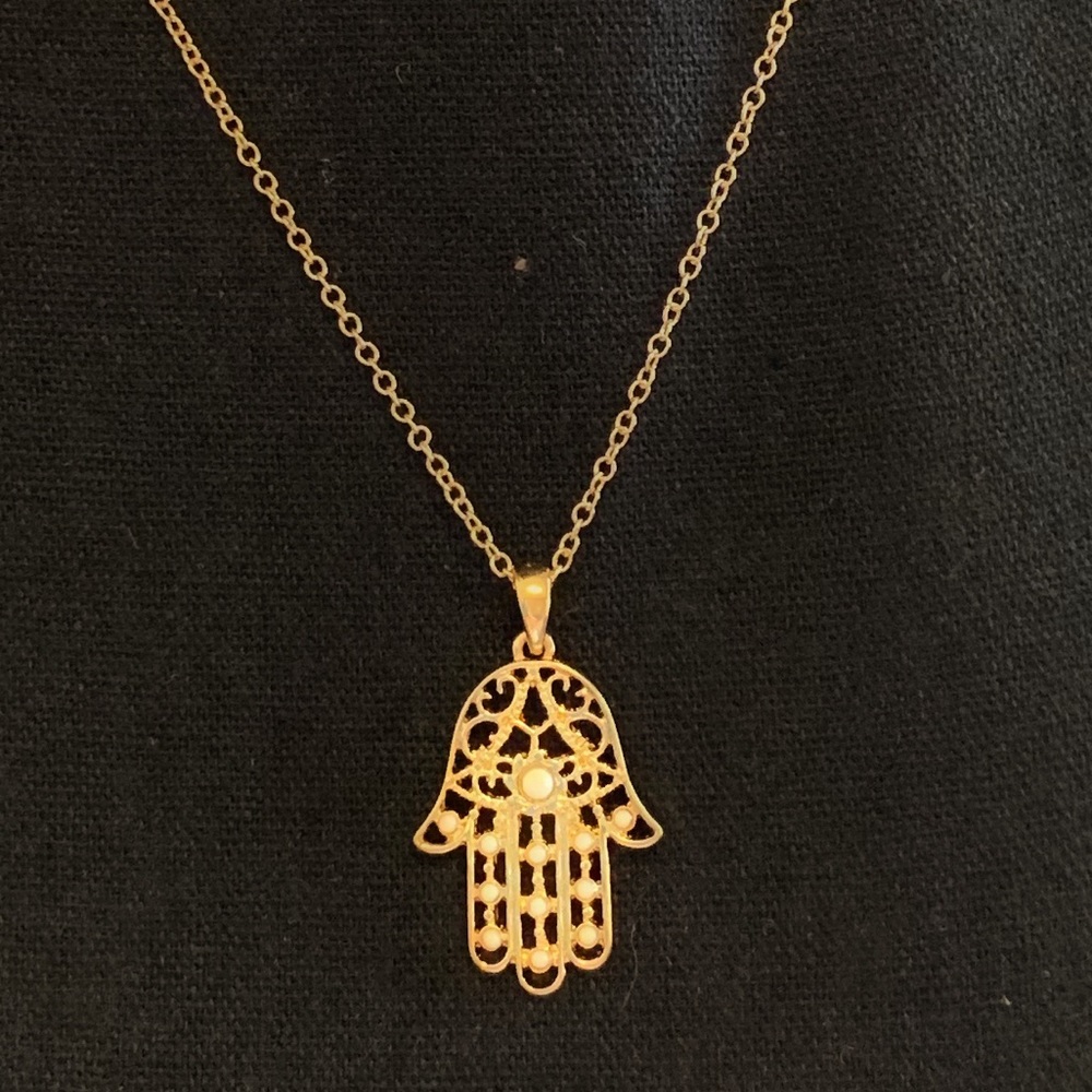 NWT White & Gold Hamsa Pendant Necklace – Adjustable
